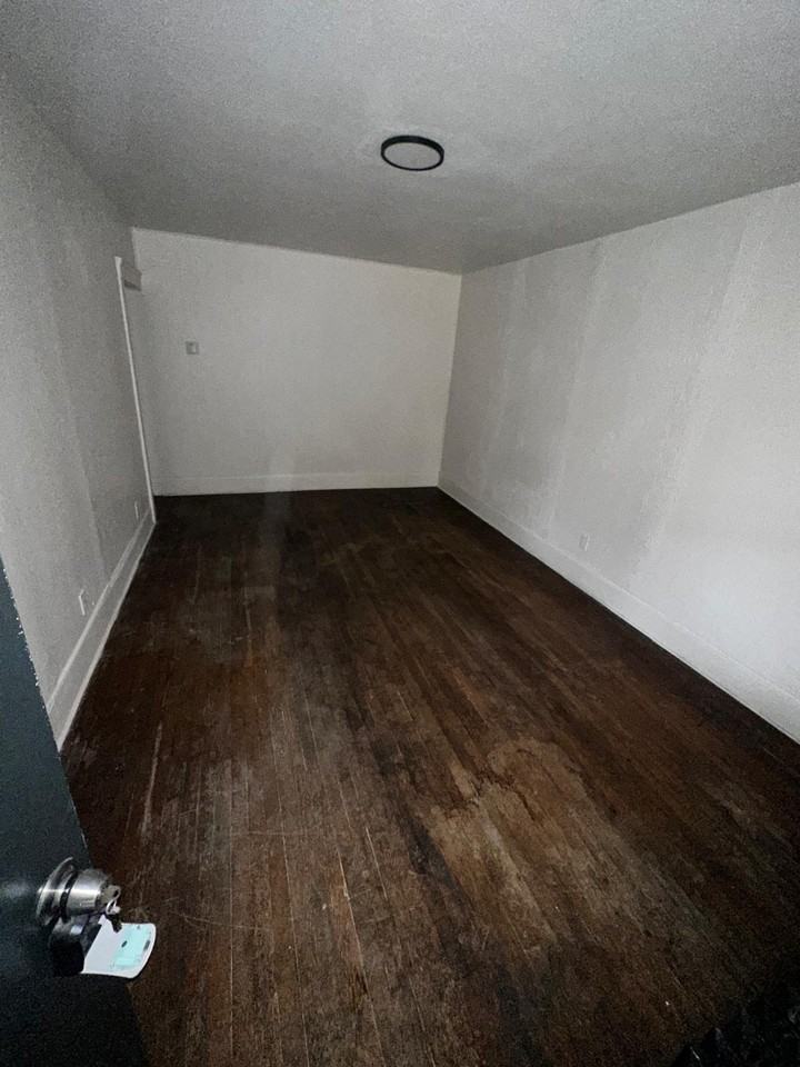1234 W 6th St #1 - Photo 6 of 12