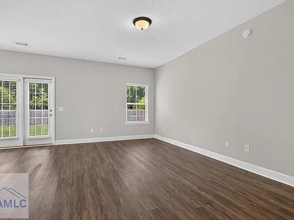 589 Meloney Dr #1 - Photo 5 of 24