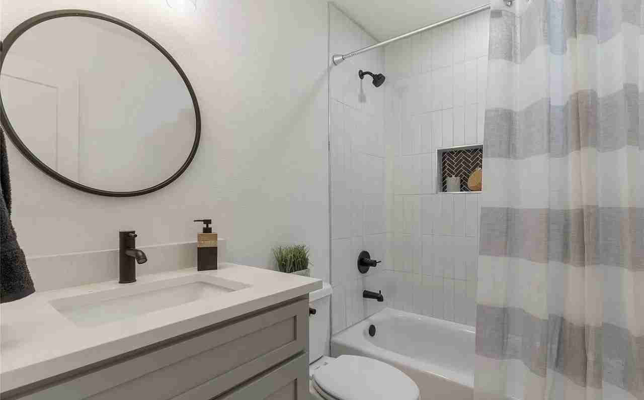 1911 W Easton Ct #1 - Photo 7 of 10