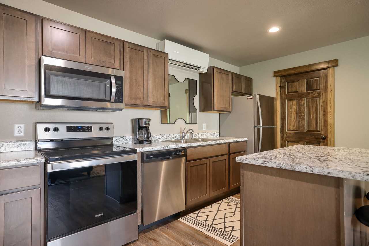 204B Aspen Rd - Photo 3 of 11