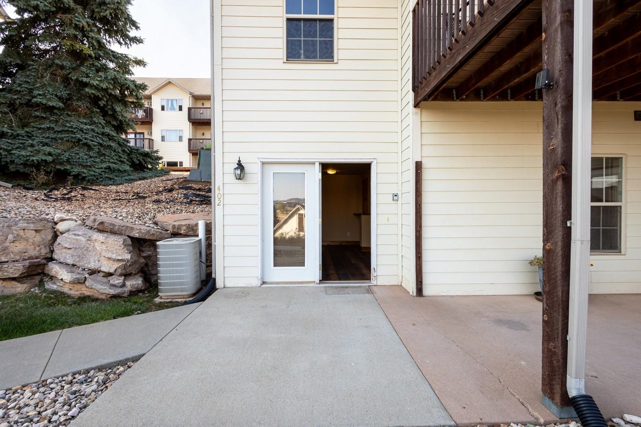 2509 Windmill Dr #402 - Photo 3 of 11