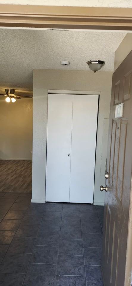 Snug Harbor Apartamnets - Photo 3 of 29
