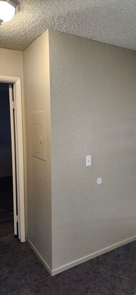 Snug Harbor Apartamnets - Photo 6 of 29