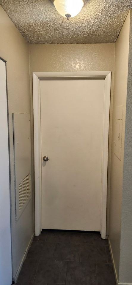 Snug Harbor Apartamnets - Photo 7 of 29