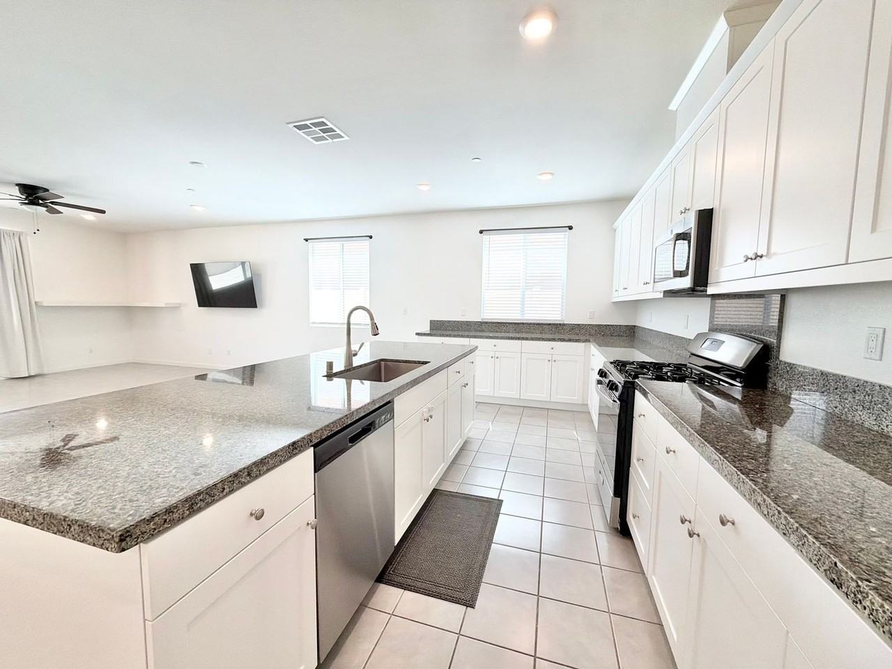 11596 S Crescent St - Photo 4 of 29