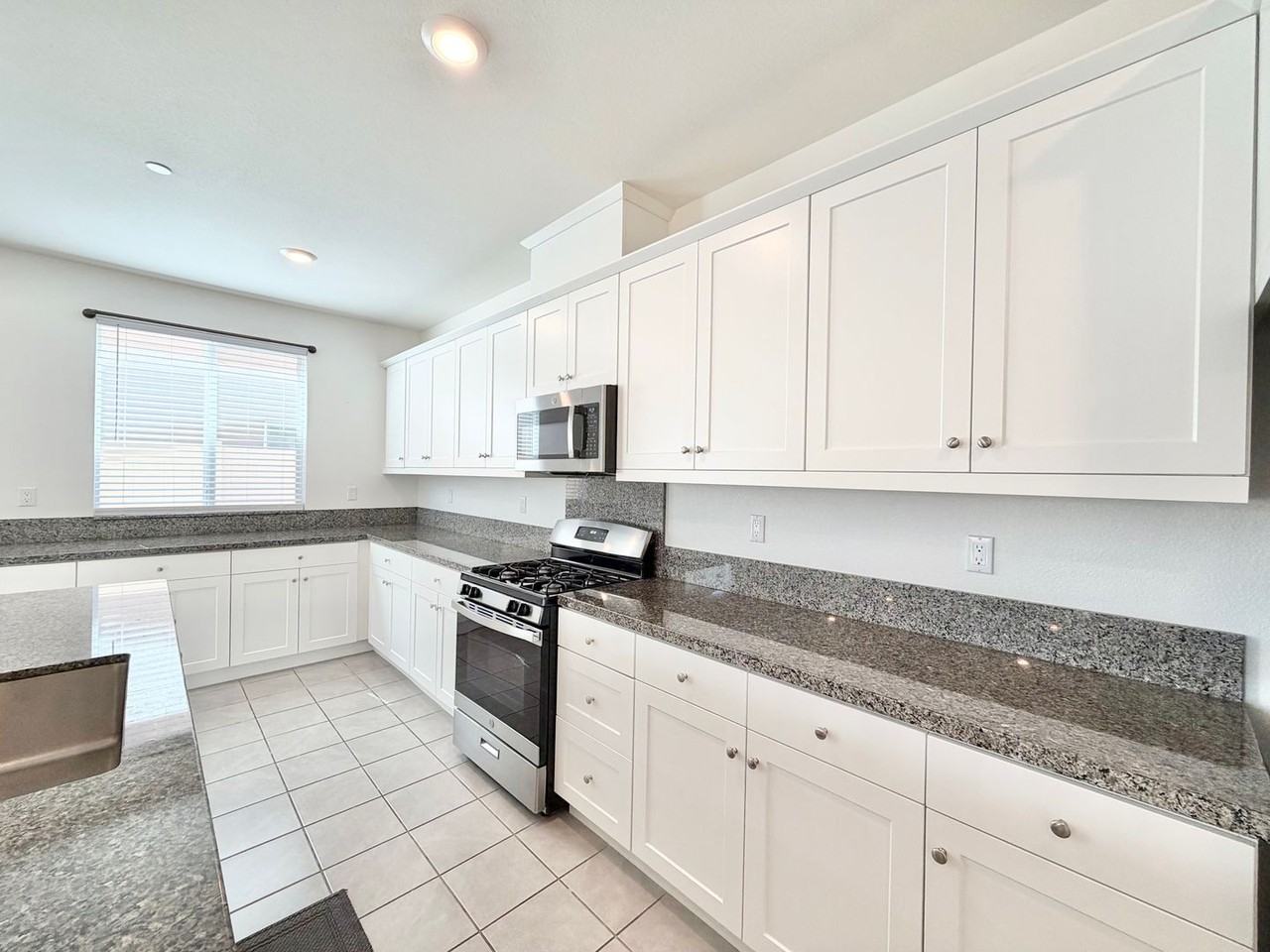 11596 S Crescent St - Photo 5 of 29