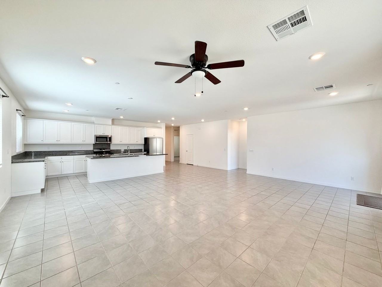 11596 S Crescent St - Photo 7 of 29