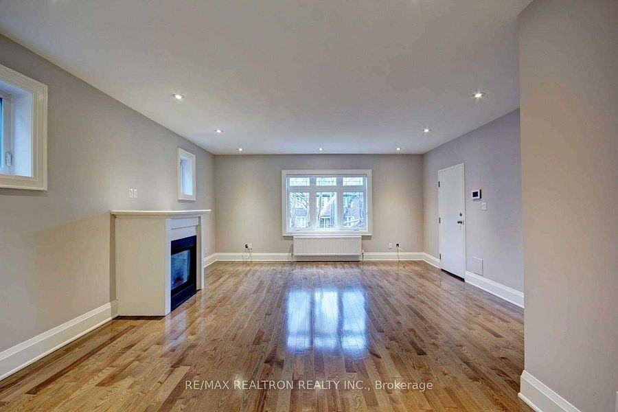 115 Chaplin Crescent #2 - Photo 2 of 11