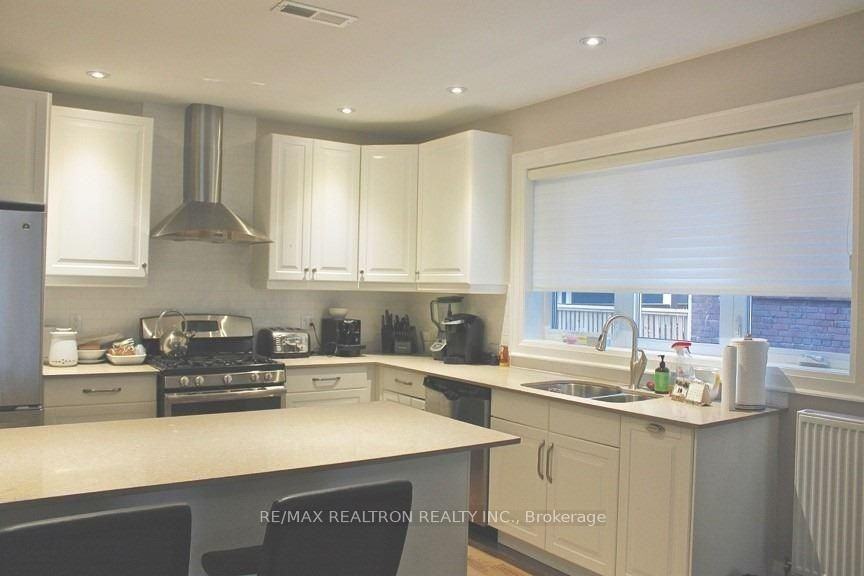 115 Chaplin Crescent #2 - Photo 4 of 11