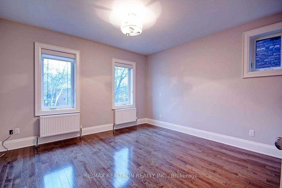 115 Chaplin Crescent #2 - Photo 7 of 11