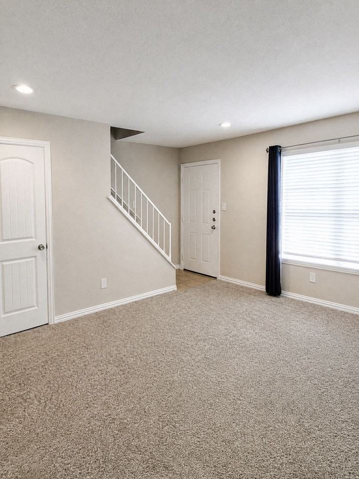 2016 Paisley Dr #E - Photo 2 of 16