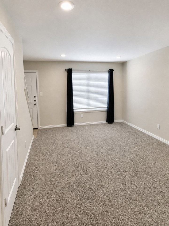 2016 Paisley Dr #E - Photo 3 of 16