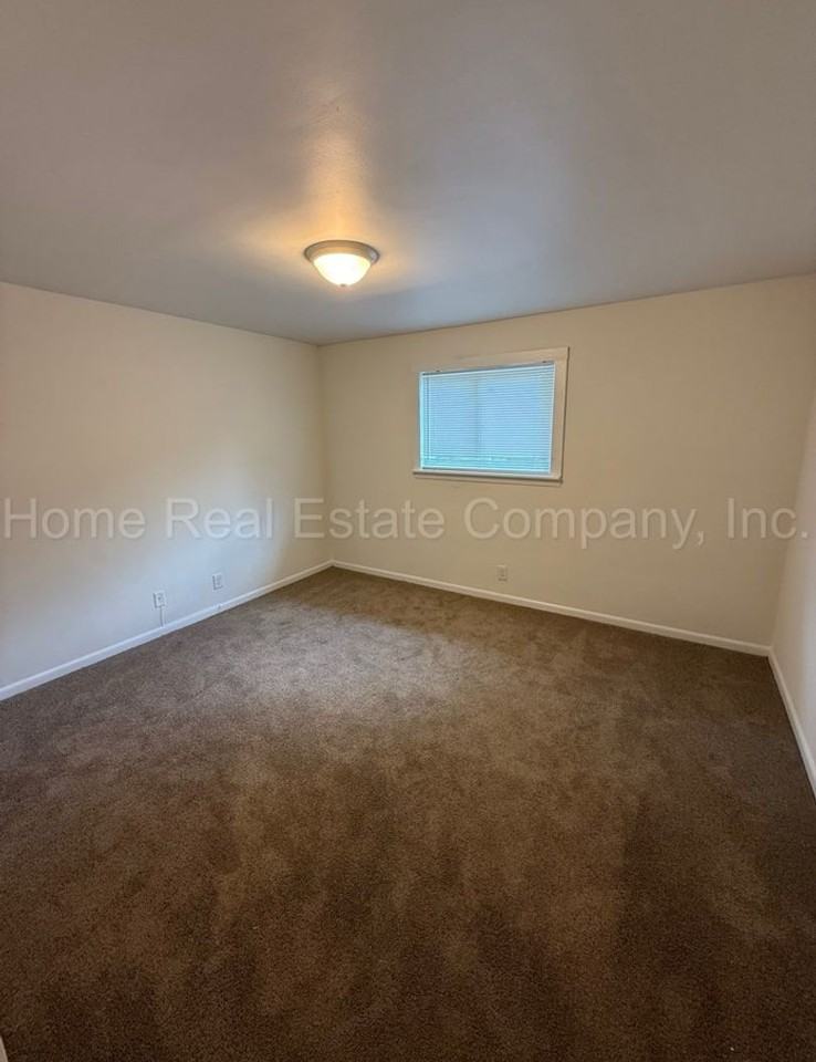 646 Mulberry St - Photo 4 of 5