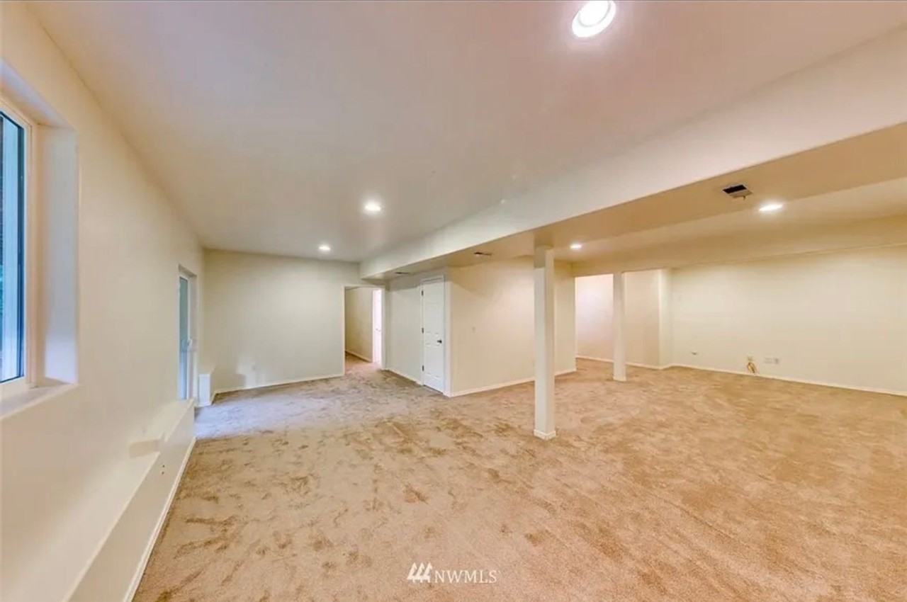 8661 Sungate Pl Ne - Photo 3 of 5