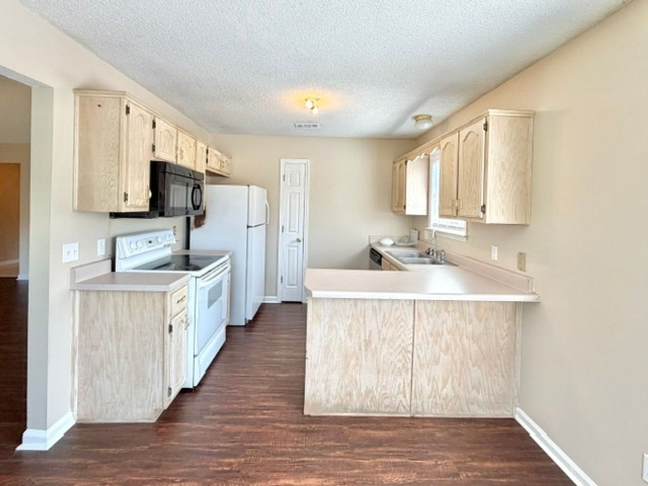 6806 Skylar Mill Ave - Photo 3 of 11