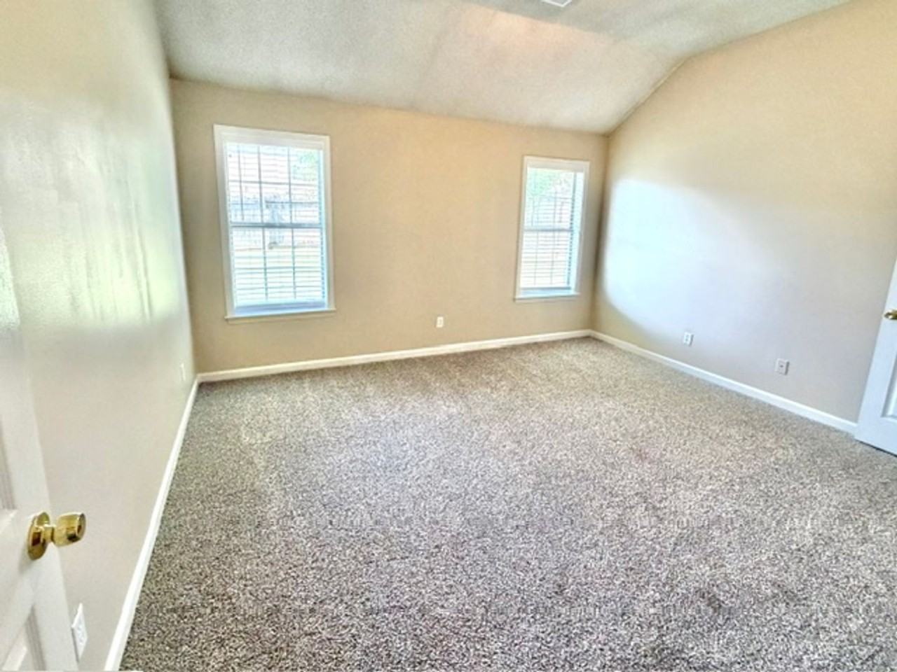 6806 Skylar Mill Ave - Photo 5 of 11