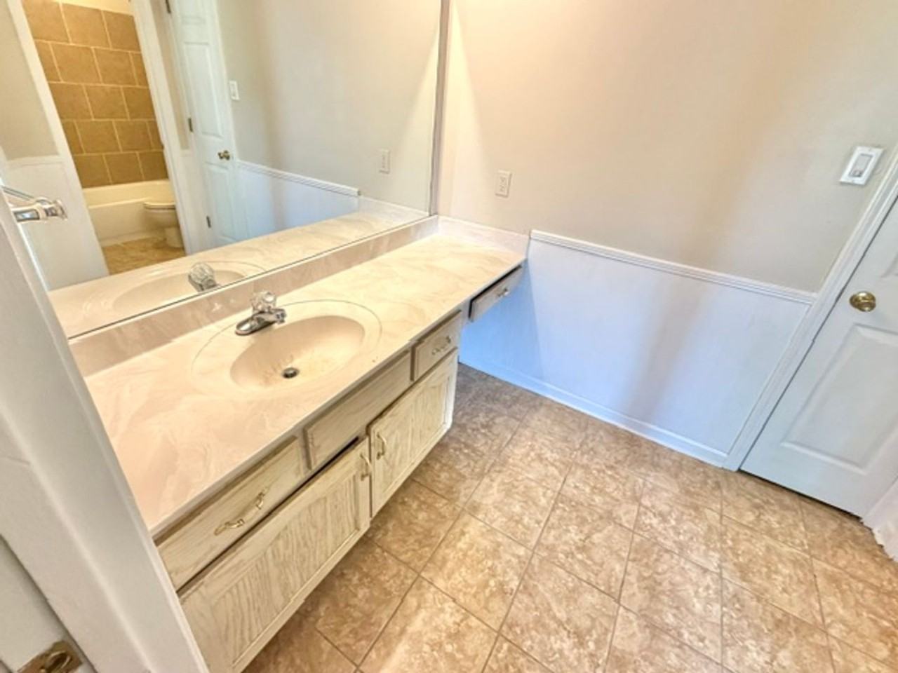 6806 Skylar Mill Ave - Photo 6 of 11