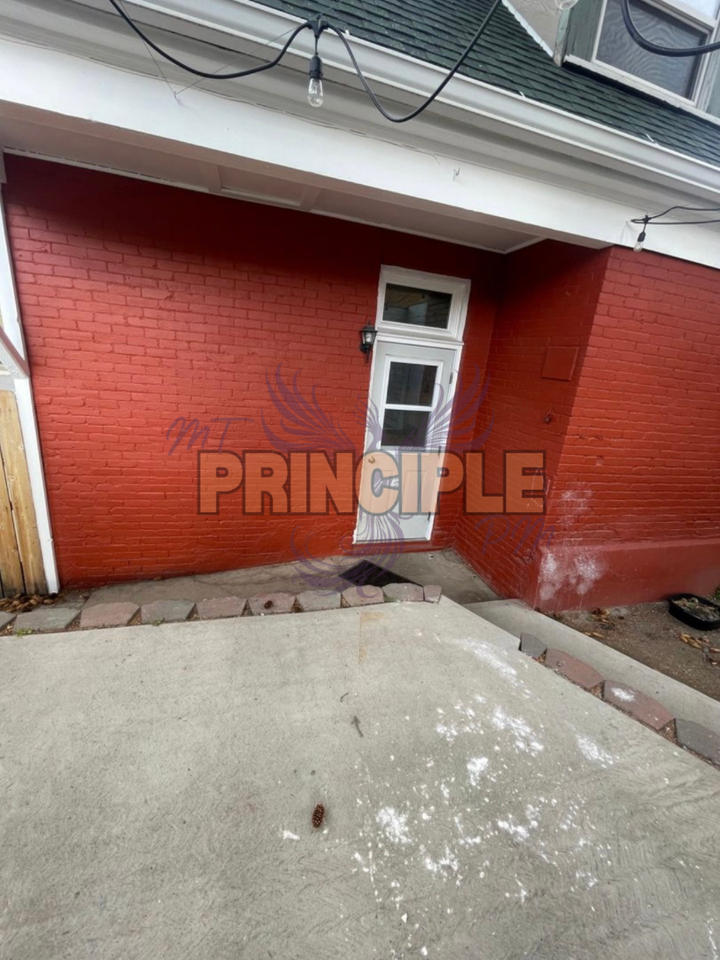 327 N Alabama St - Photo 5 of 48