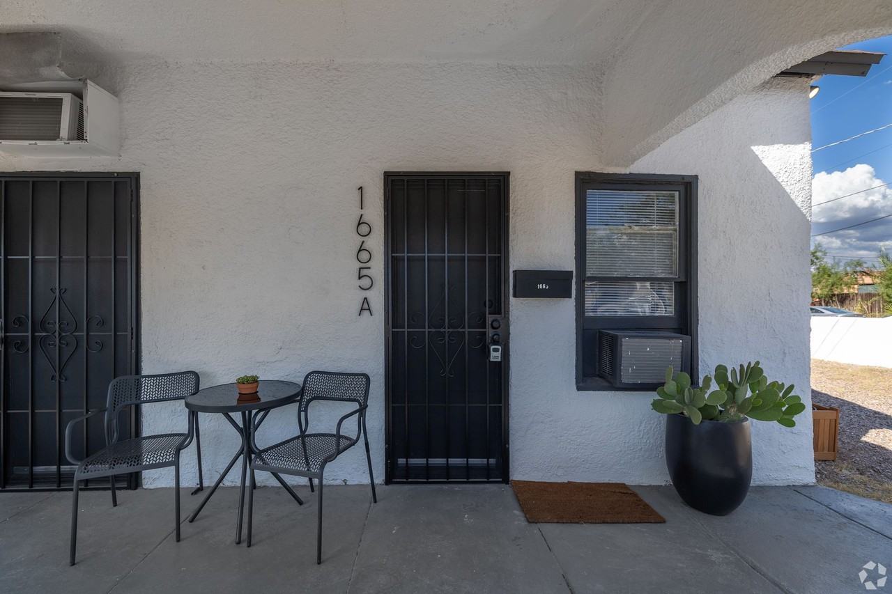 The River Bungalows of Historic Rincon Heights - Photo 2 of 26