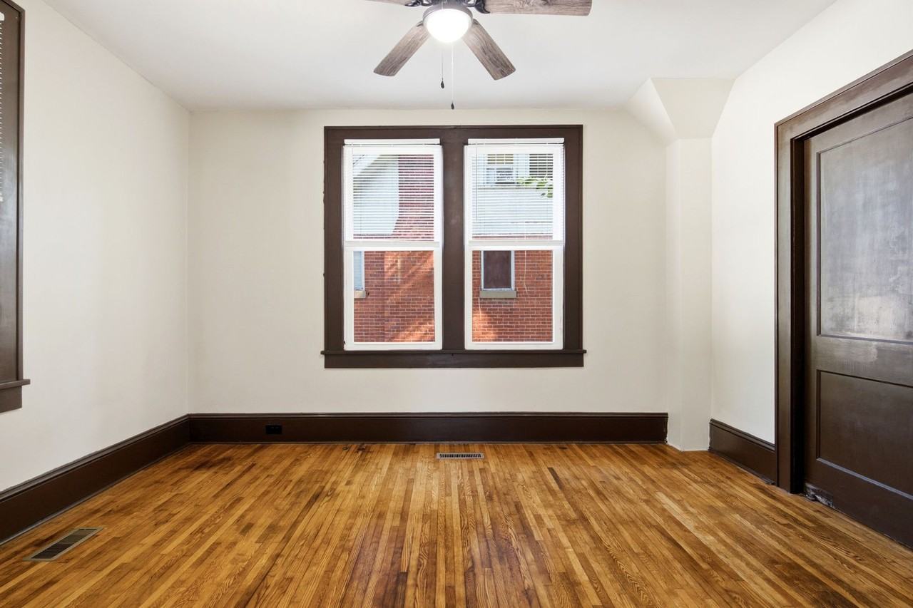 221 S Washington Ave - Photo 4 of 26