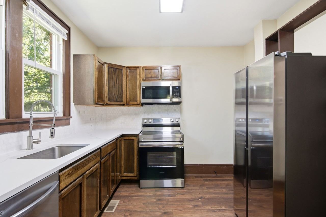 221 S Washington Ave - Photo 7 of 26