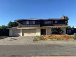 featured image of 2 Parkshore Cir