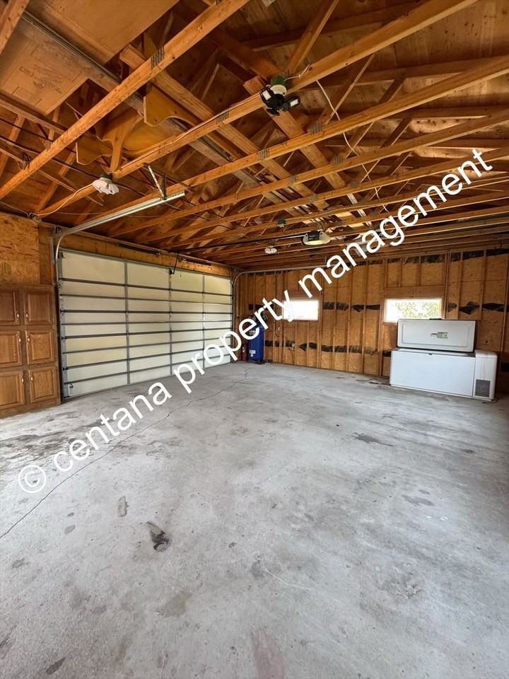 1112 Smith St - Photo 6 of 20