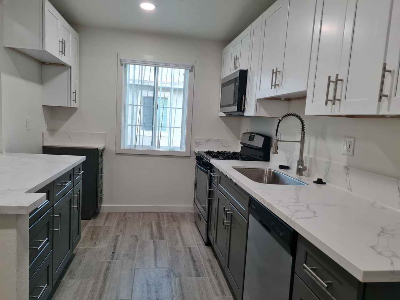 1437 W Almond Ave - Photo 2 of 7