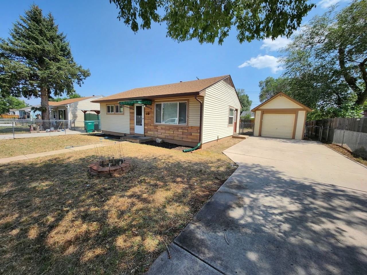 1205 Aspen Ave - Photo 4 of 14