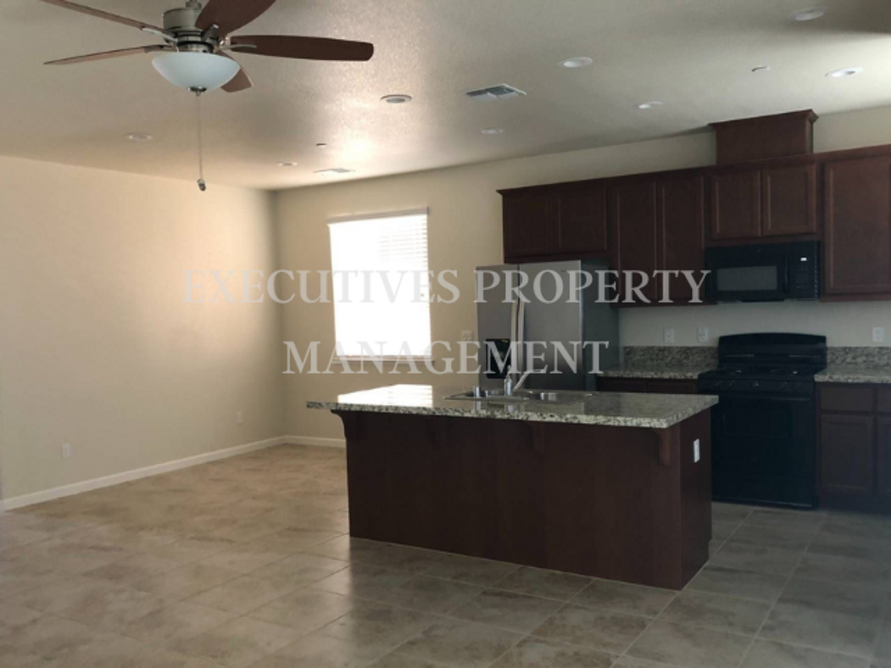 1470 Woodbury Ct - Photo 3 of 15