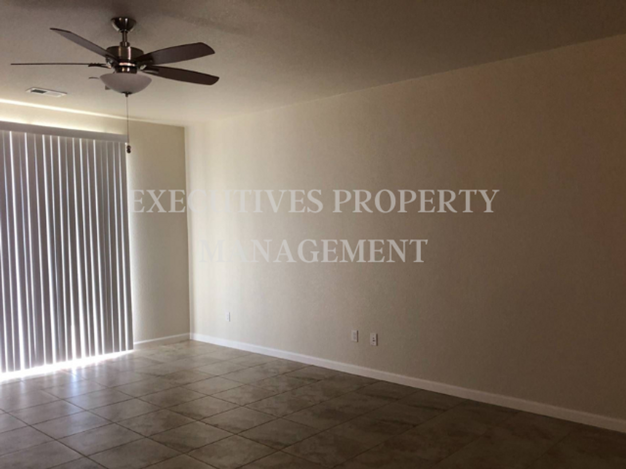 1470 Woodbury Ct - Photo 5 of 15