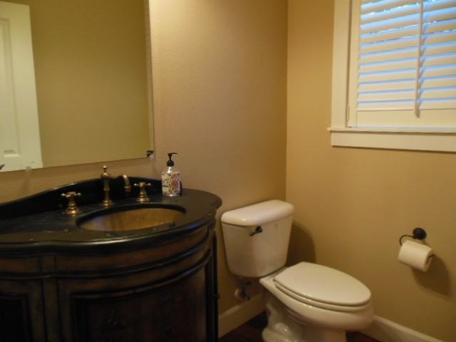 1119 Oak St - Photo 4 of 26