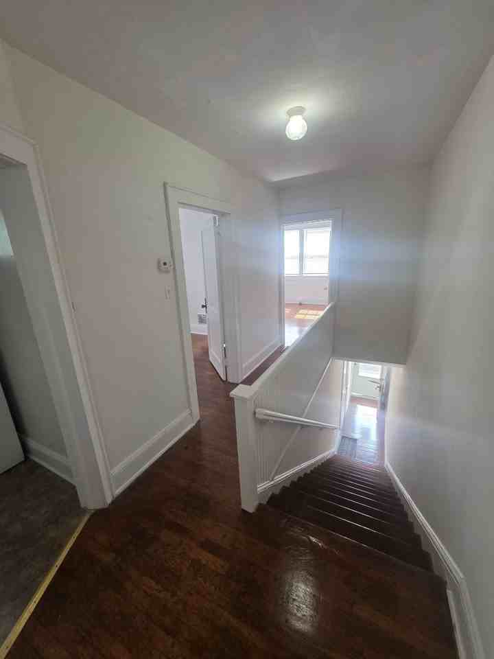 121 S Poplar St - Photo 4 of 8