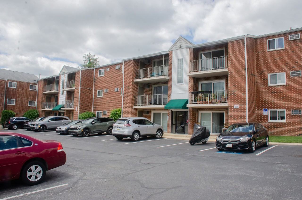 Waverly Apartments - Photo 2 of 5