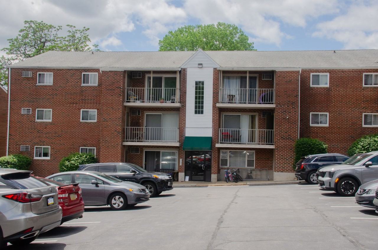 Waverly Apartments - Photo 3 of 5