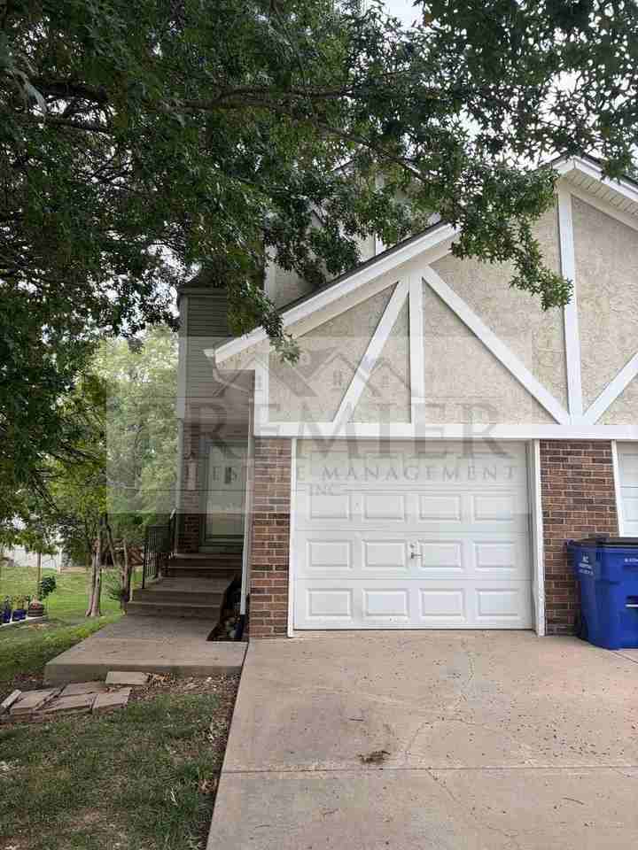 3556 Ne Independence Ave - Photo 2 of 18