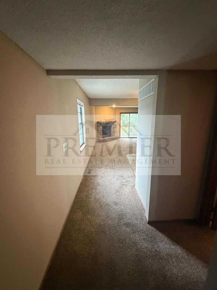 3556 Ne Independence Ave - Photo 3 of 18