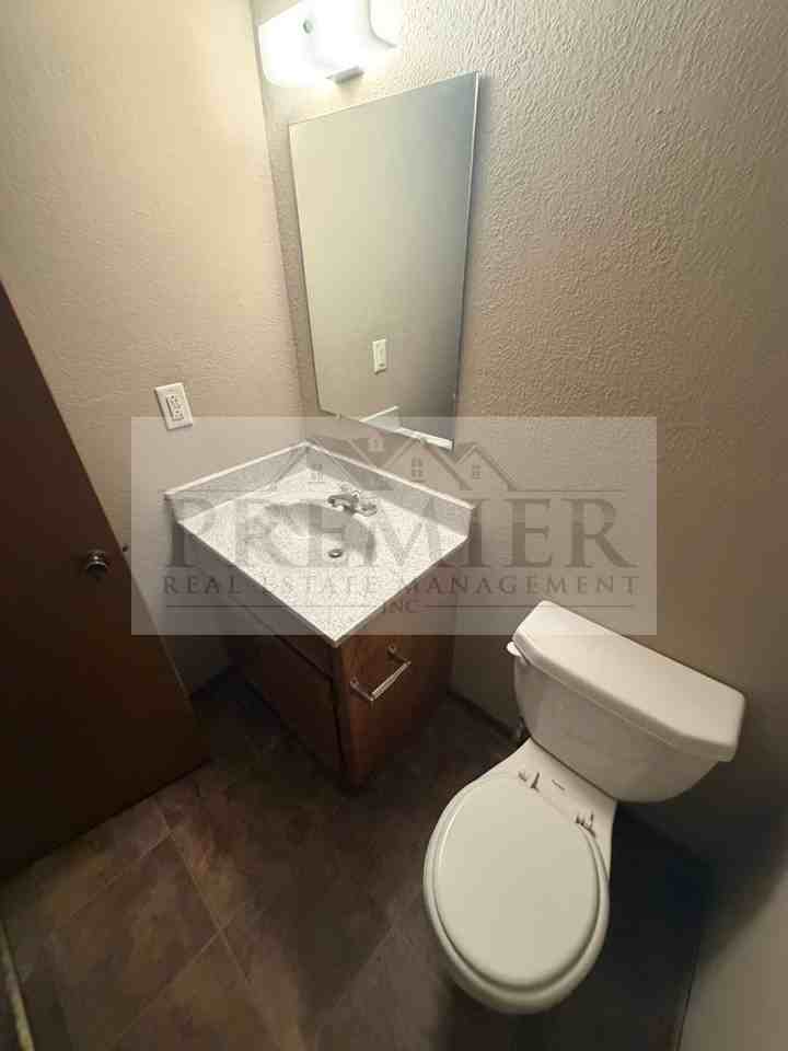 3556 Ne Independence Ave - Photo 4 of 18