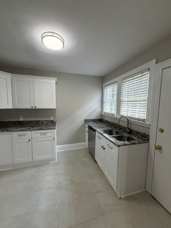 719 Grandin Rd - Photo 5 of 10