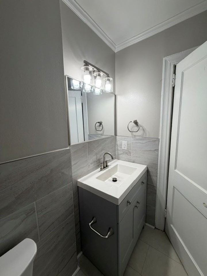 719 Grandin Rd - Photo 7 of 10