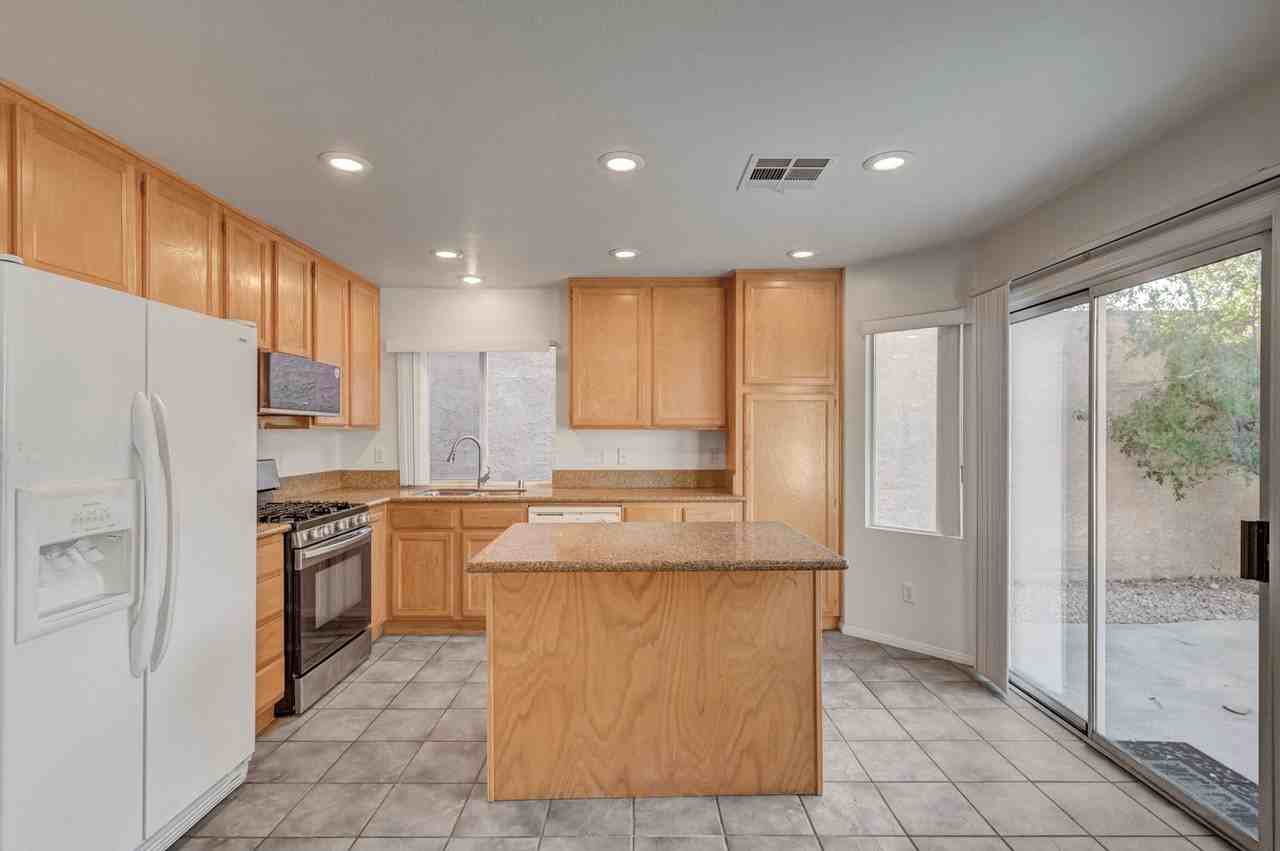 10800 Palatine Ct - Photo 4 of 15