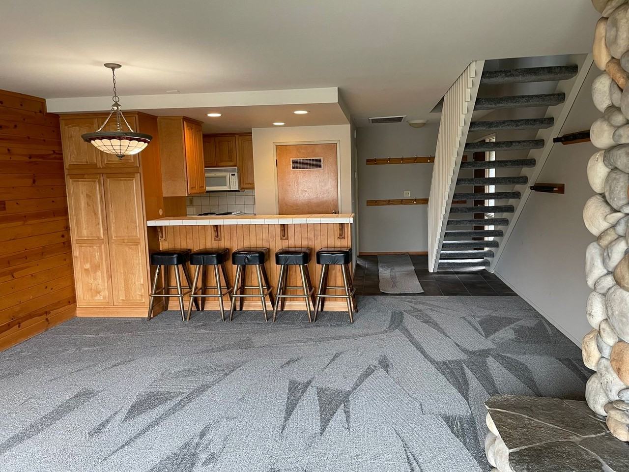 552 Christie Dr #306 - Photo 4 of 17