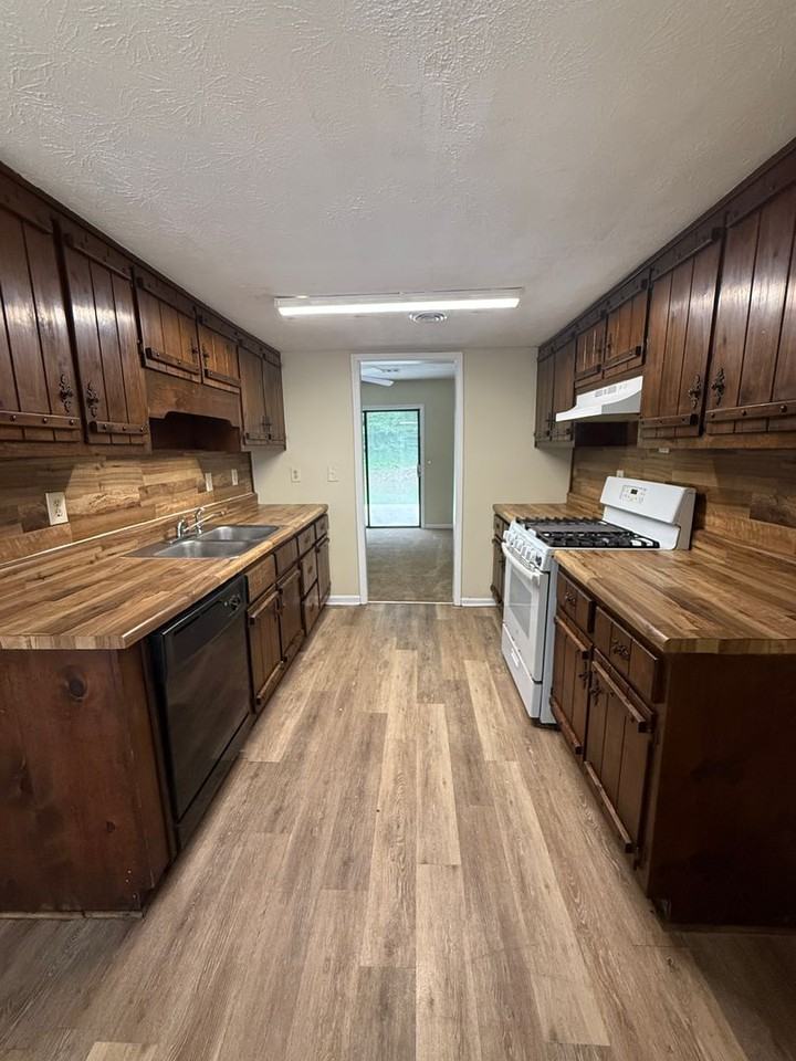8685 Ashley Way - Photo 2 of 11