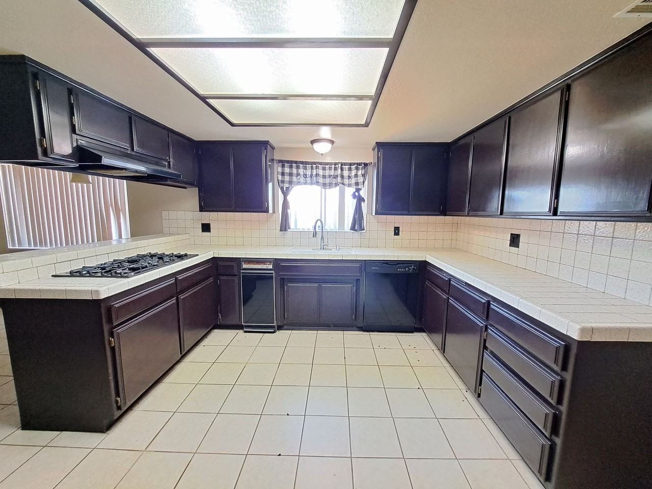 9357 Riggins Rd - Photo 5 of 13