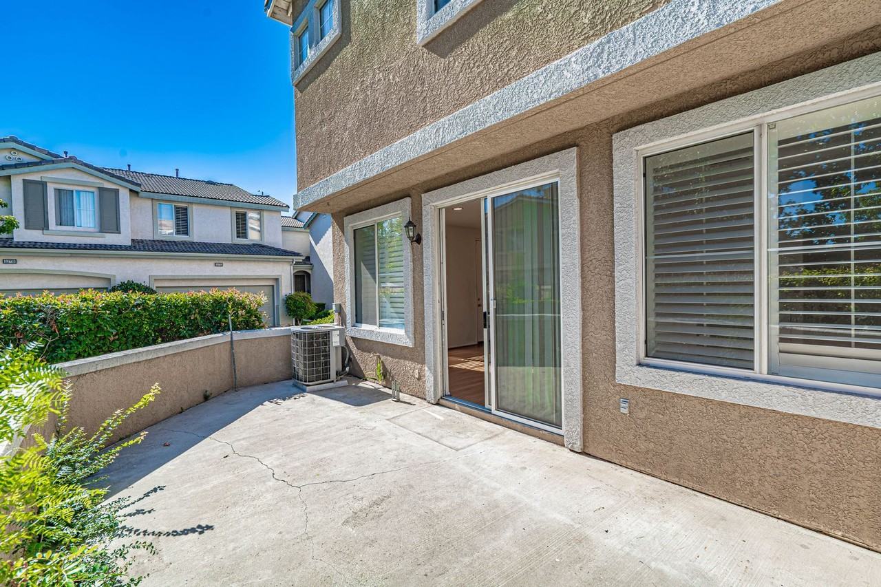 25410 Dry Creek Ct - Photo 3 of 22