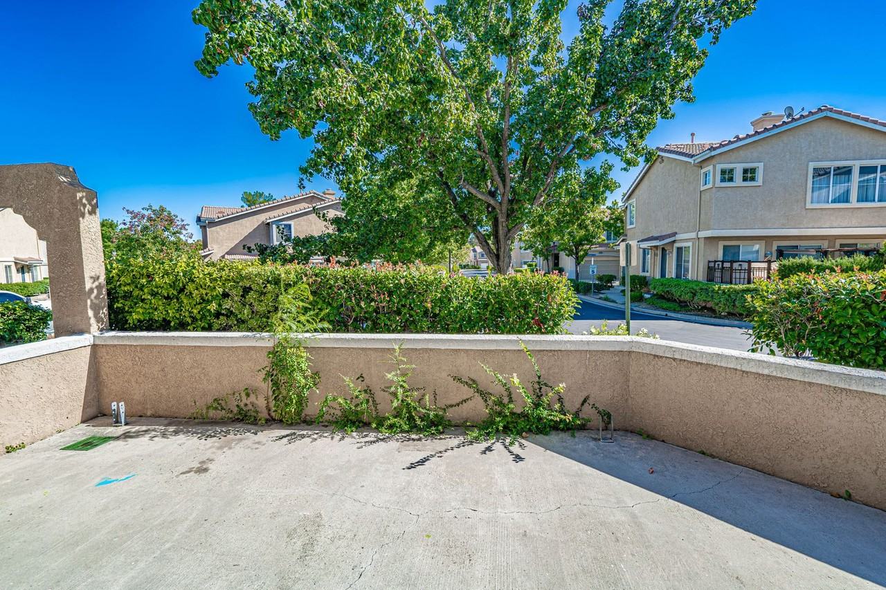25410 Dry Creek Ct - Photo 4 of 22