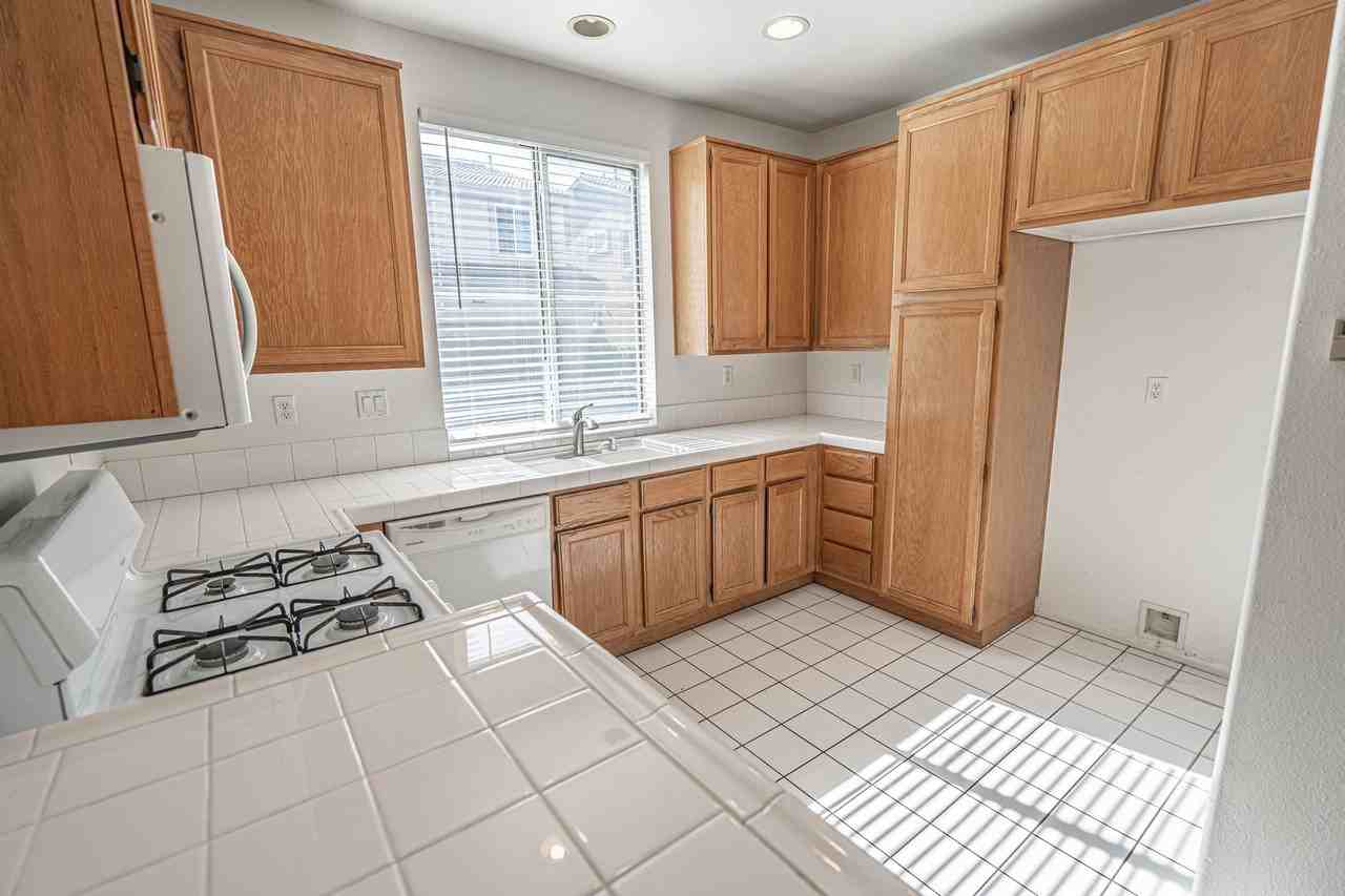 25410 Dry Creek Ct - Photo 6 of 22