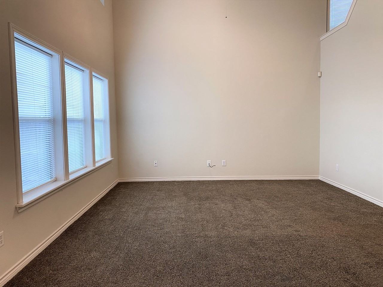 8814 Tucker St - Photo 2 of 10