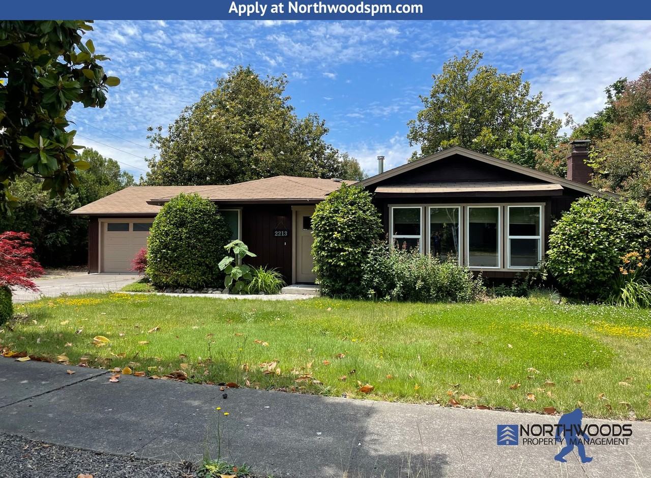 2213 Greenbrook Dr - Photo 2 of 20