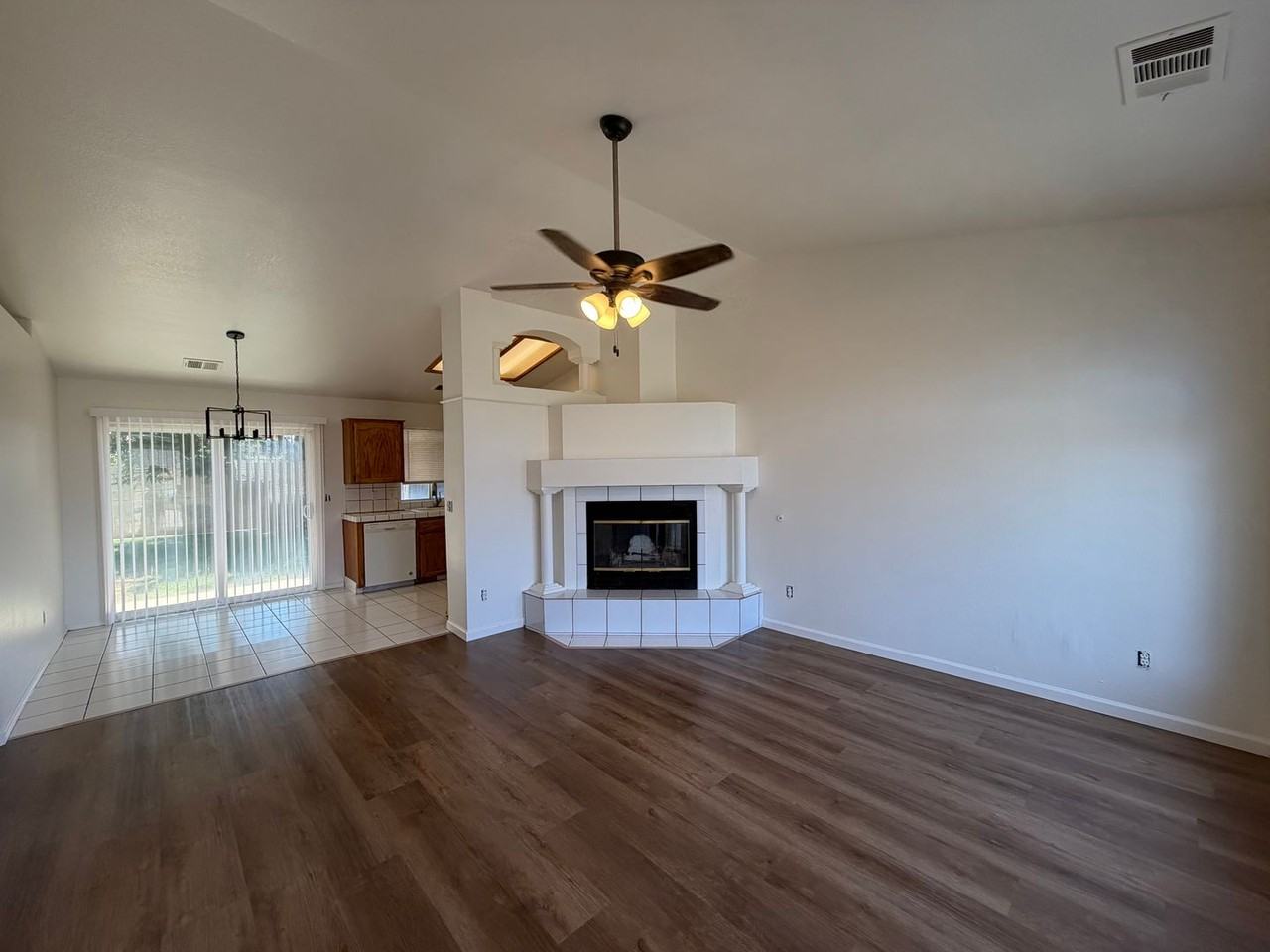 3409 Starside Dr - Photo 3 of 13